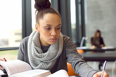 woman-studying-library